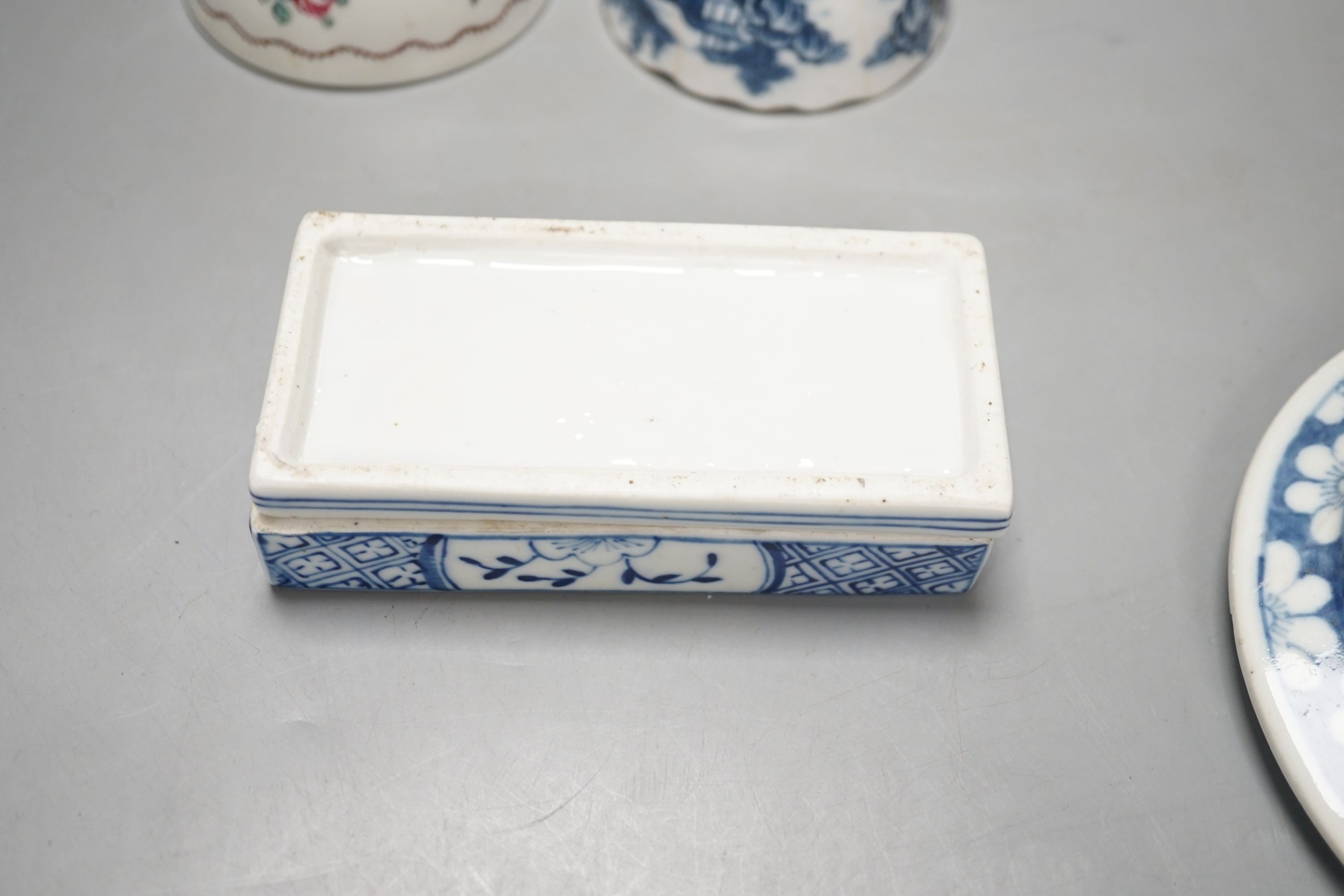 An 18th century Chinese export teabowl, a Chinese blue and white vase cover, similar teabowl and past box and cover.